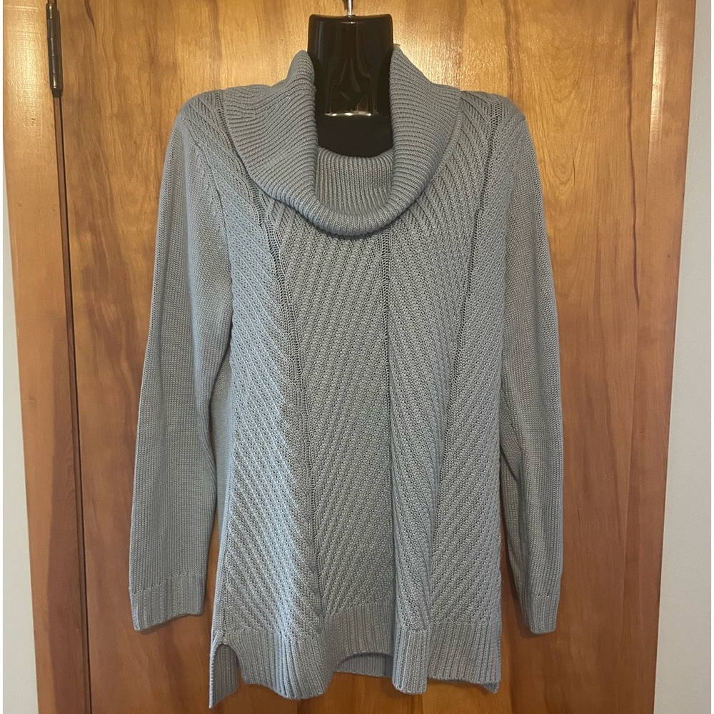 Calvin Klein long sleeve cable knit 100% soft acrylic blue turtleneck. Size L